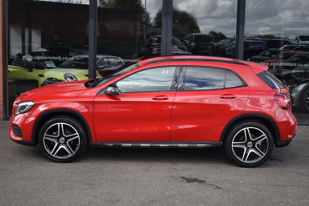Mercedes-Benz Gla view 15