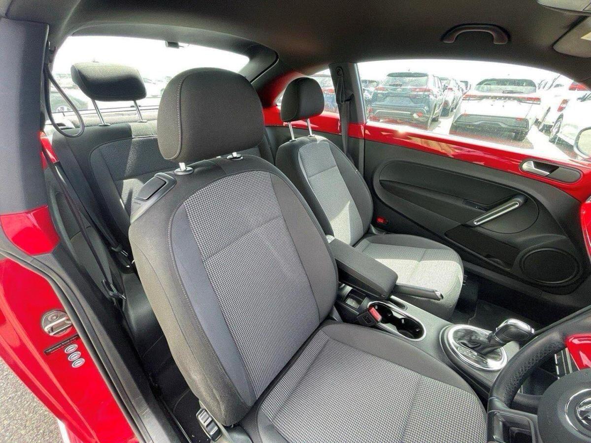 Volkswagen Beetle view 12