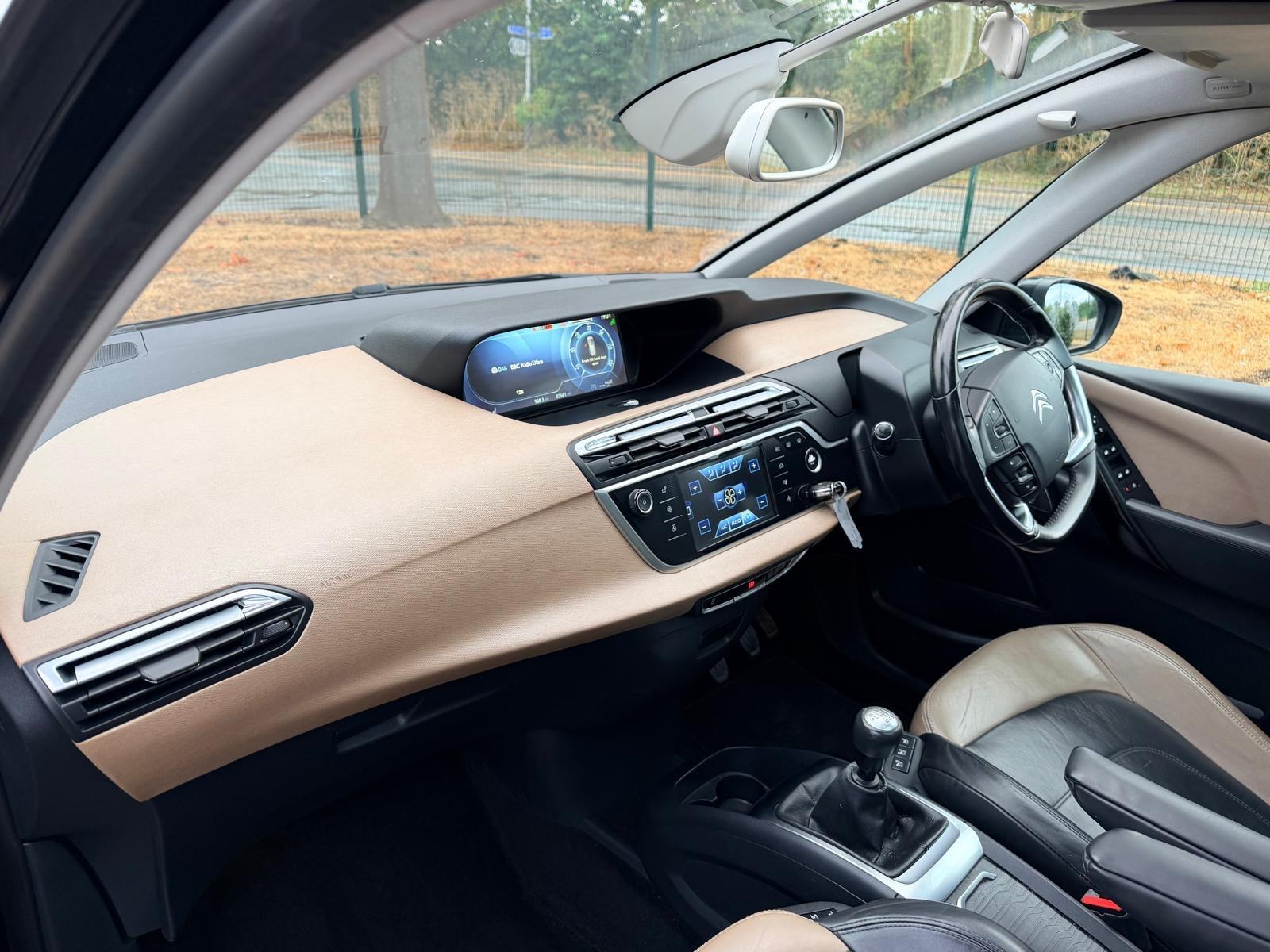 Citroen Grand C4 Picasso view 41