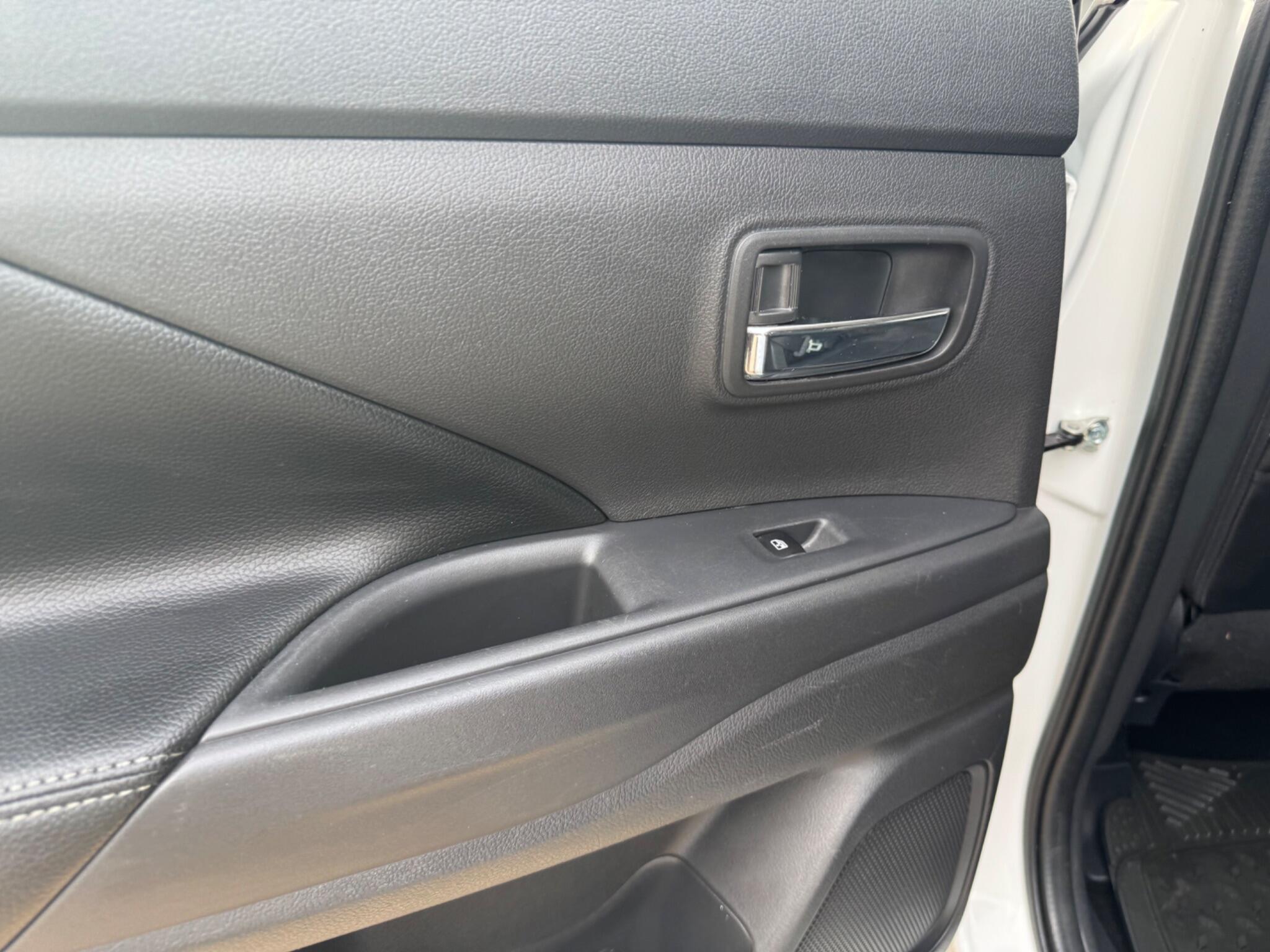 Mitsubishi Outlander view 31