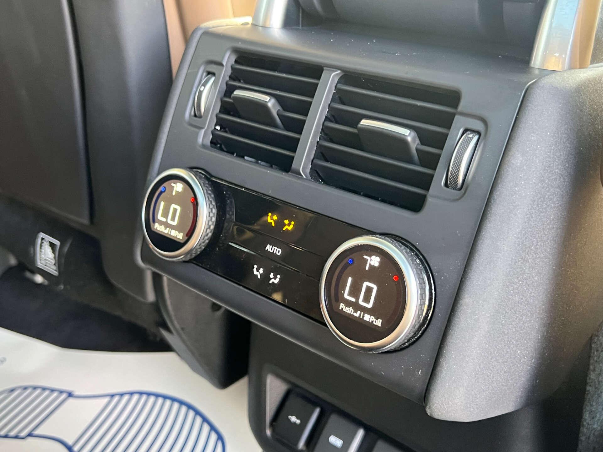 Land Rover Discovery view 25