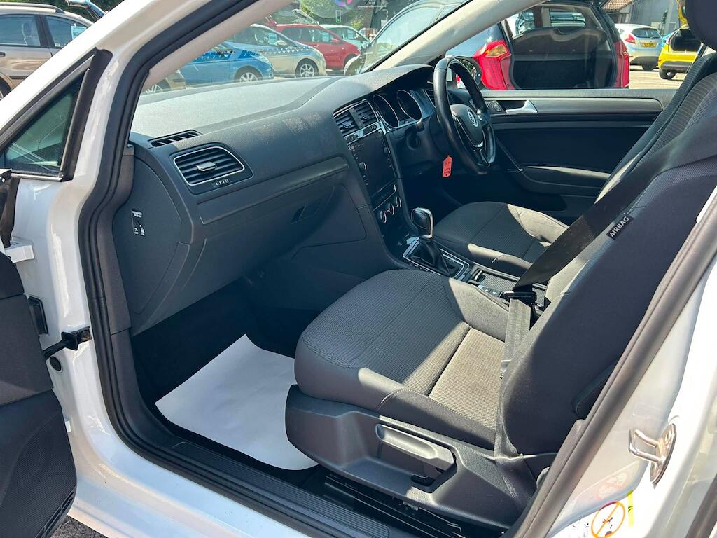 Volkswagen Golf view 17