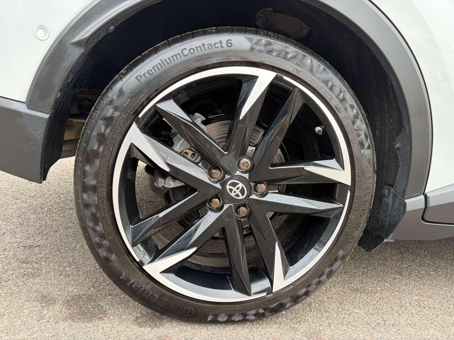 Toyota C-HR view 11