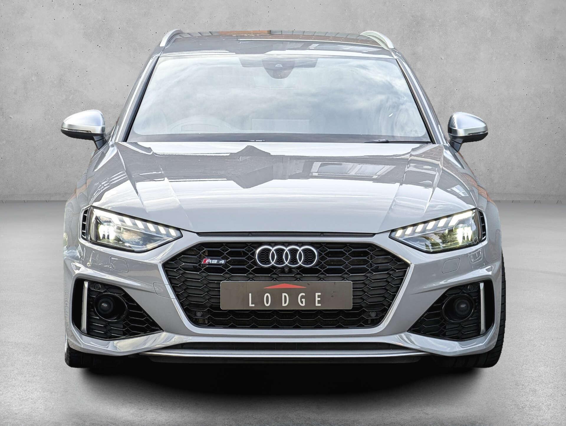 Audi RS4 view 2