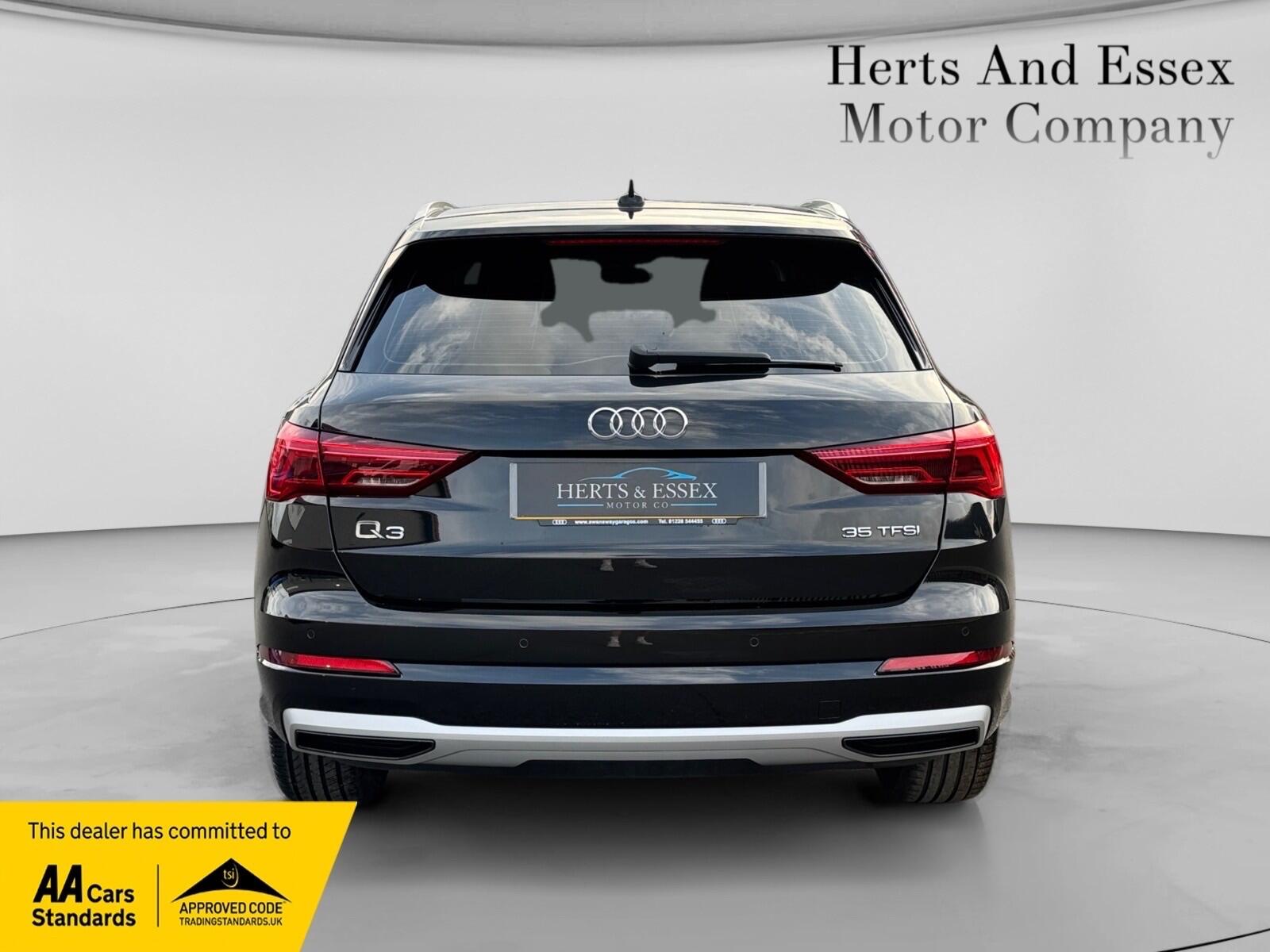 Audi Q3 view 6