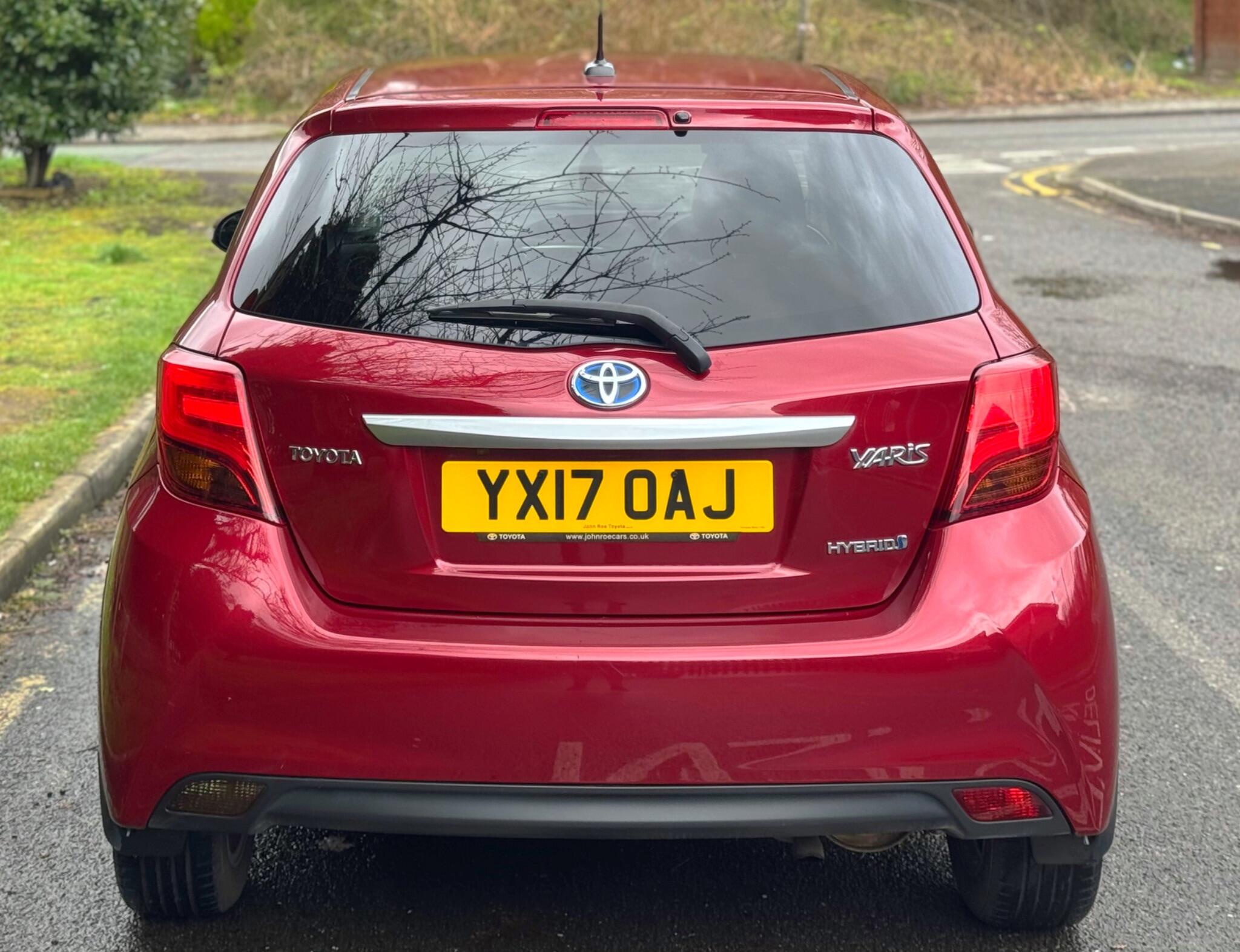 2017 Toyota Yaris 1.5 VVT-h Excel E-CVT Euro 6 (s/s) 5dr (15in Alloy) image 29
