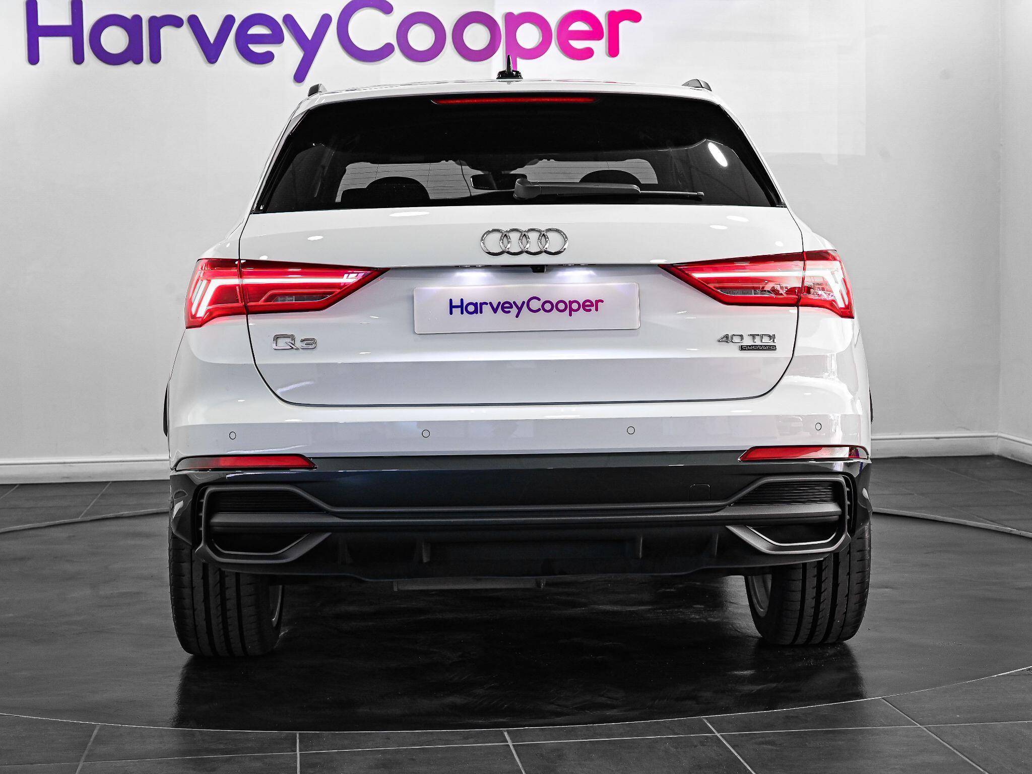 Audi Q3 view 27