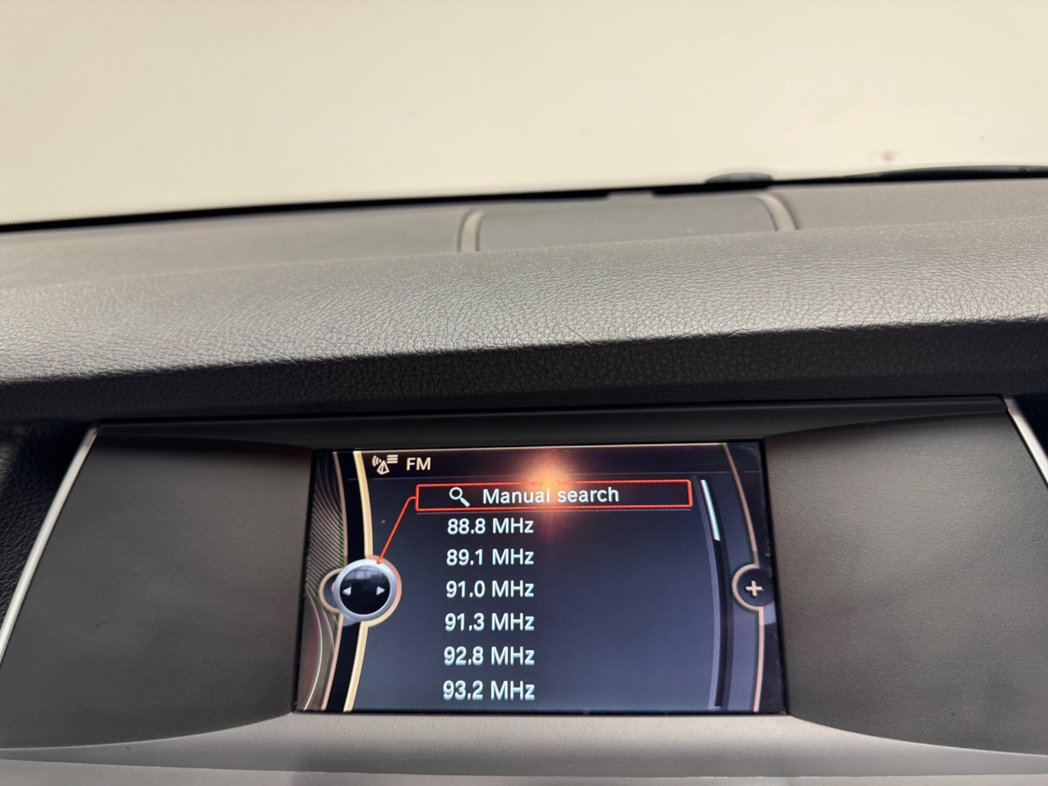 BMW 5 Series view 24