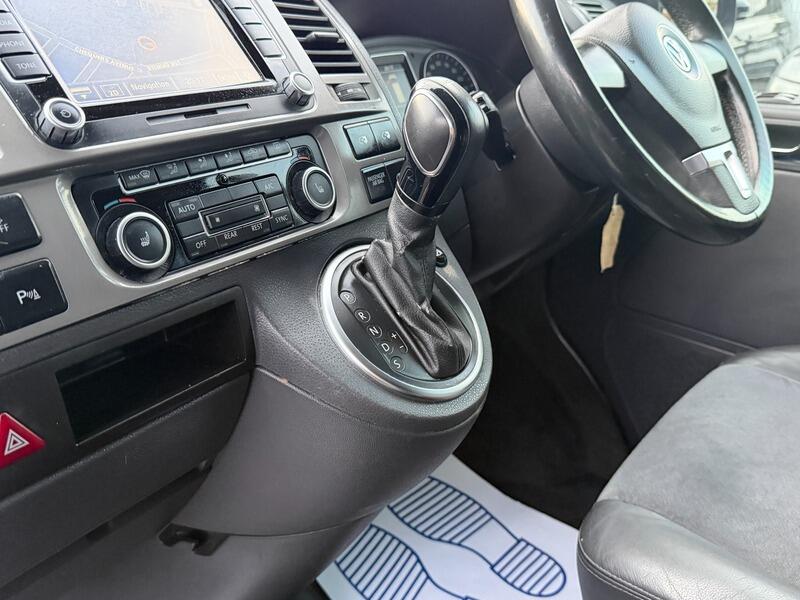 Volkswagen Caravelle view 35