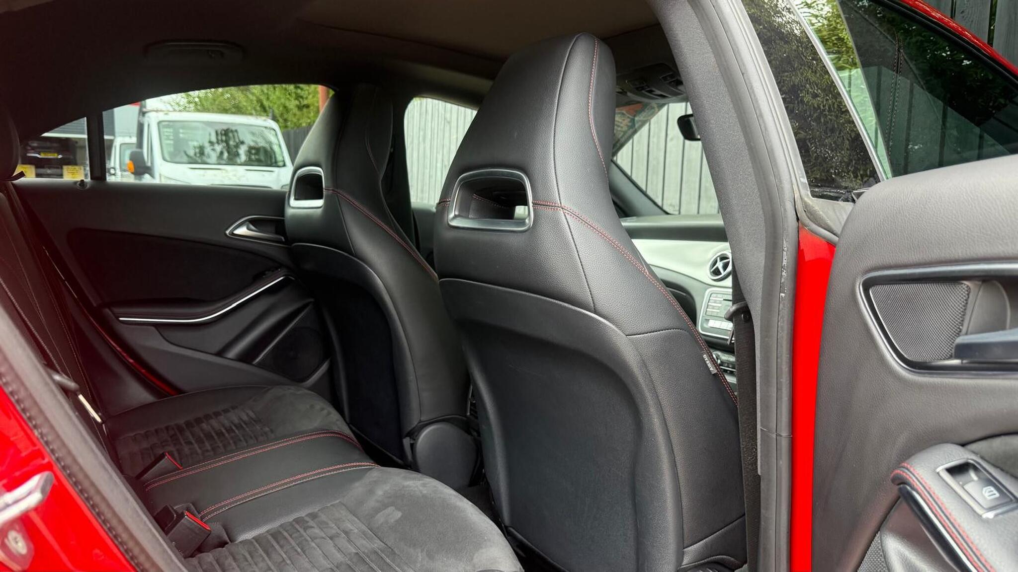 Mercedes-Benz Cla view 26