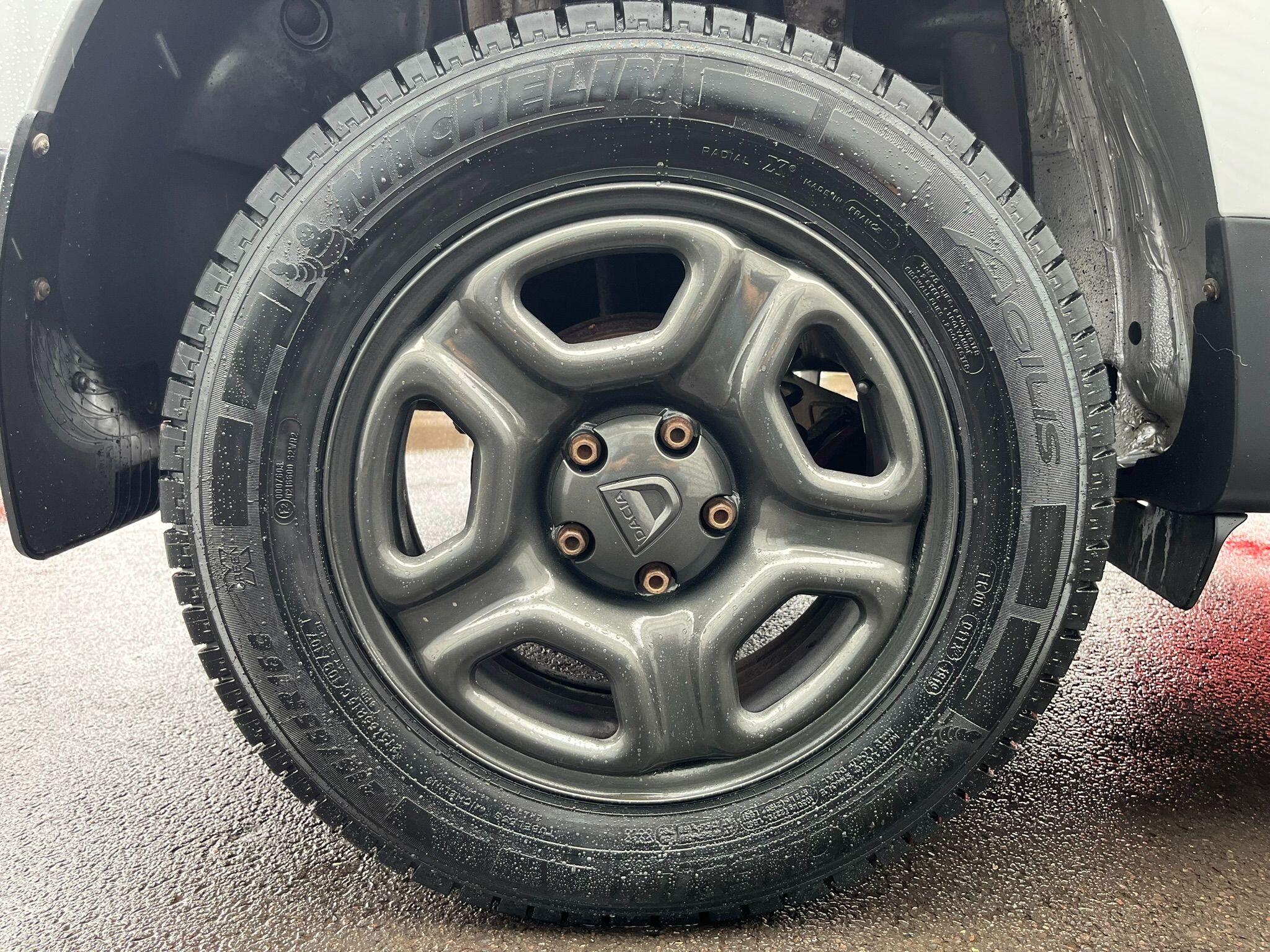 Dacia Duster view 36