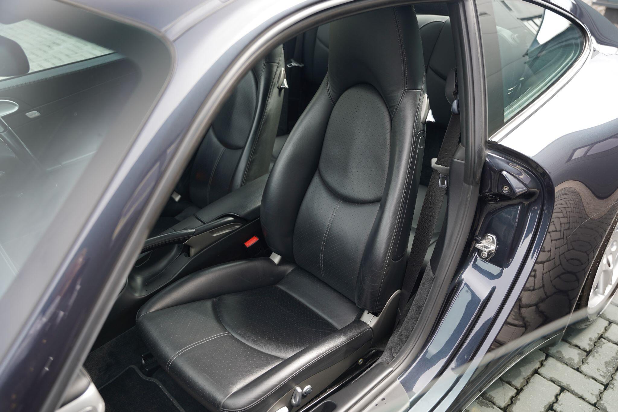 Porsche 911 view 16