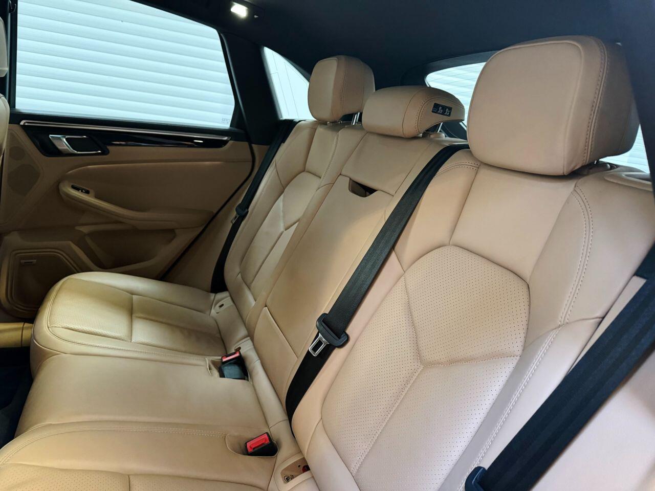 Porsche Macan view 26