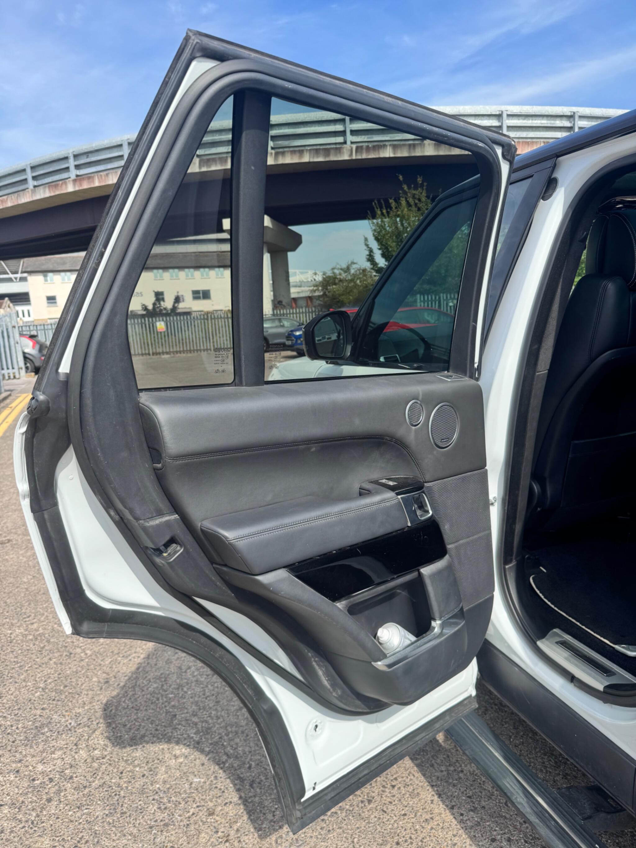 Land Rover Range Rover view 34