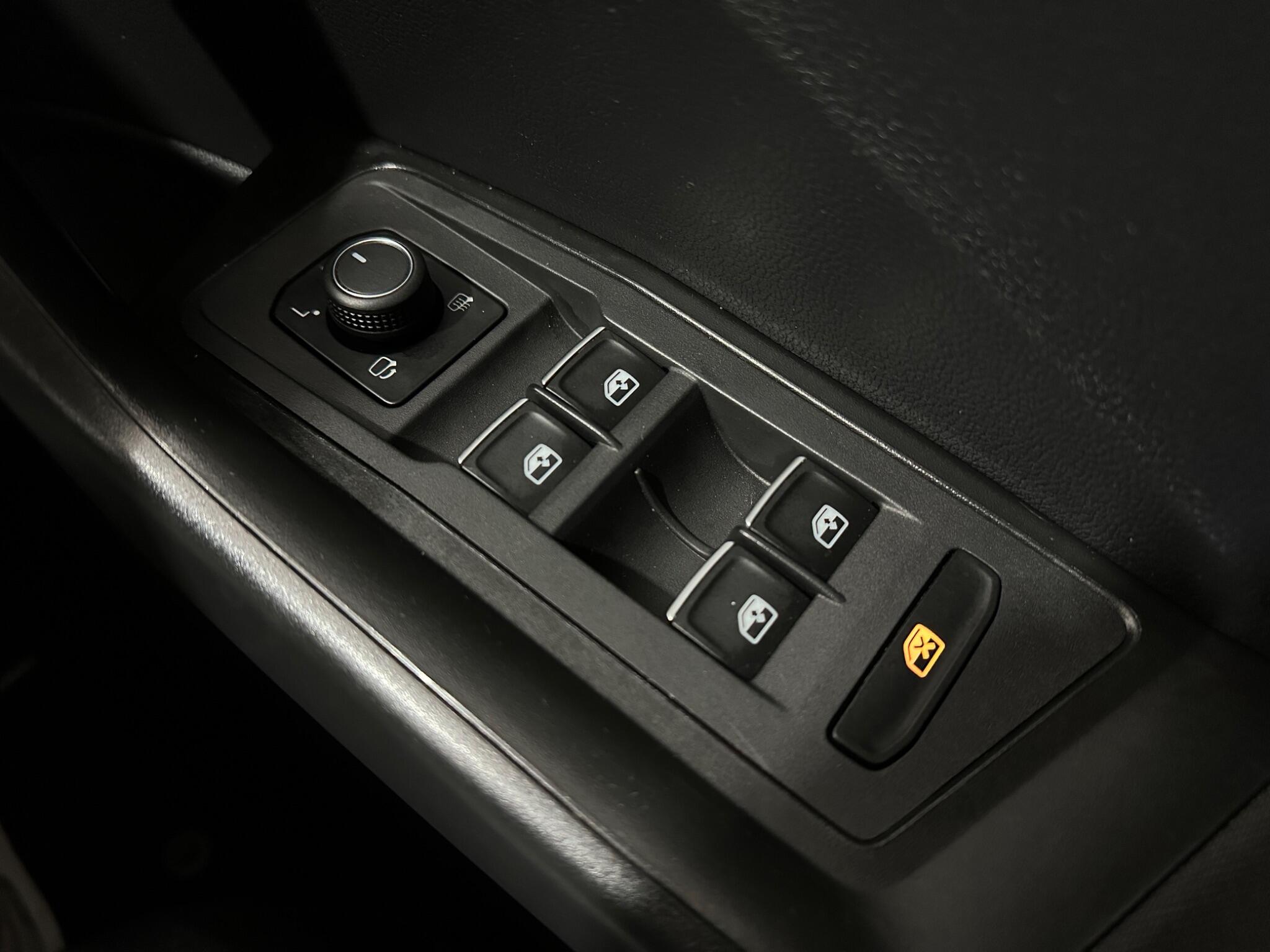 Volkswagen T-Roc view 17