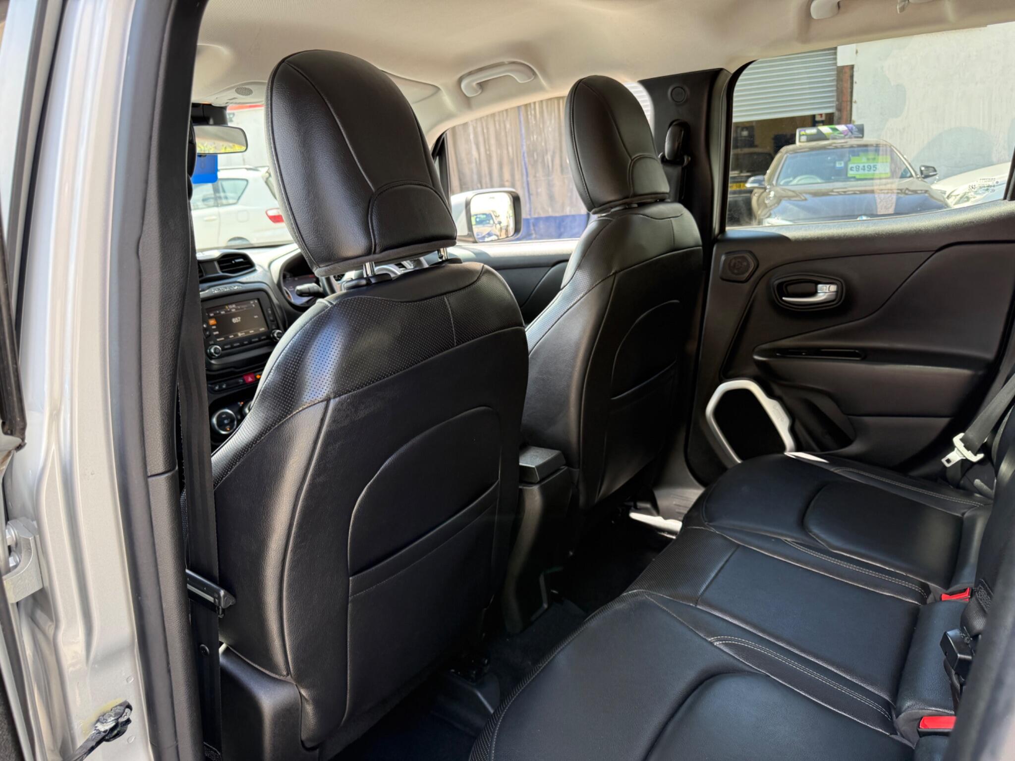 Jeep Renegade - Image 50