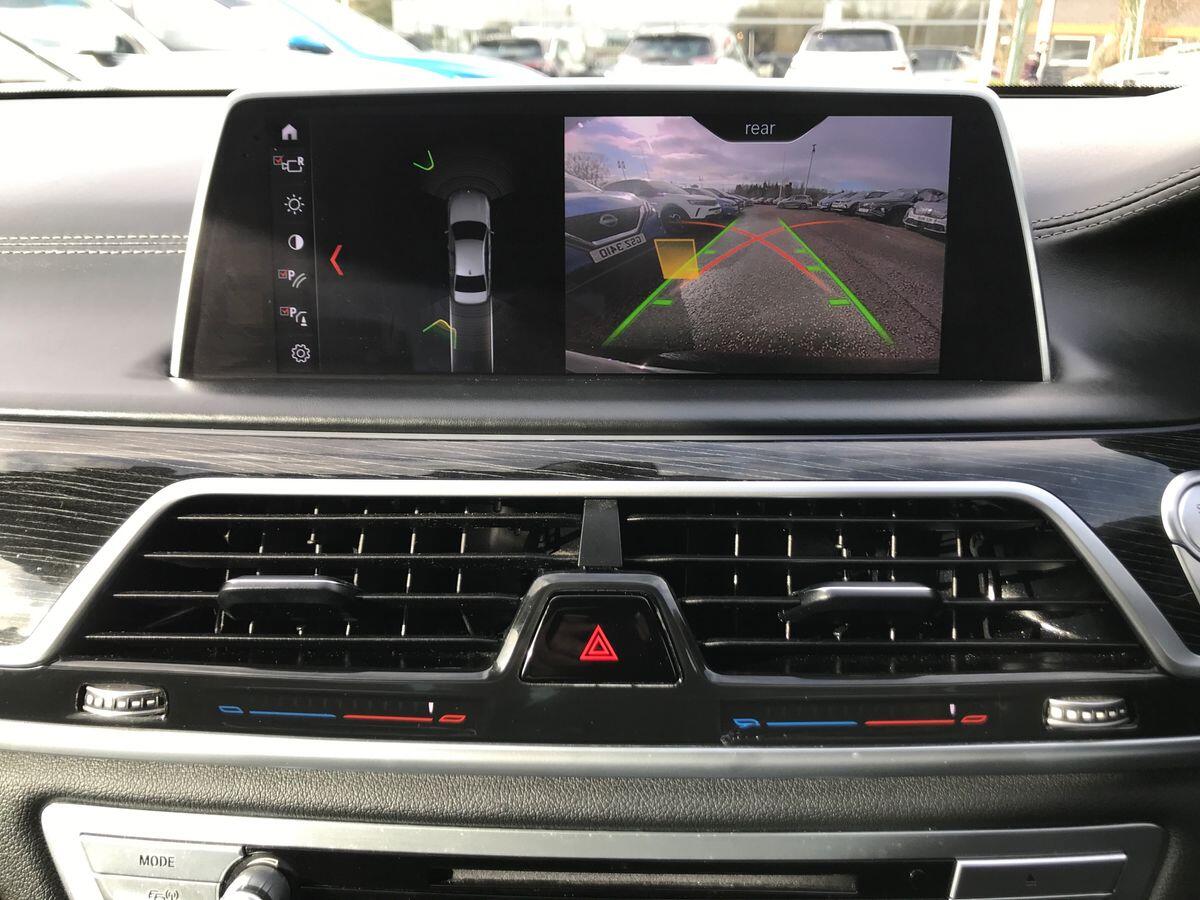BMW 7 Series view 20