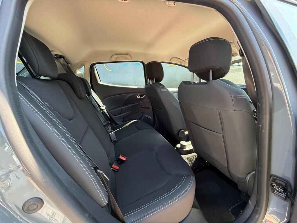 Renault Clio view 21