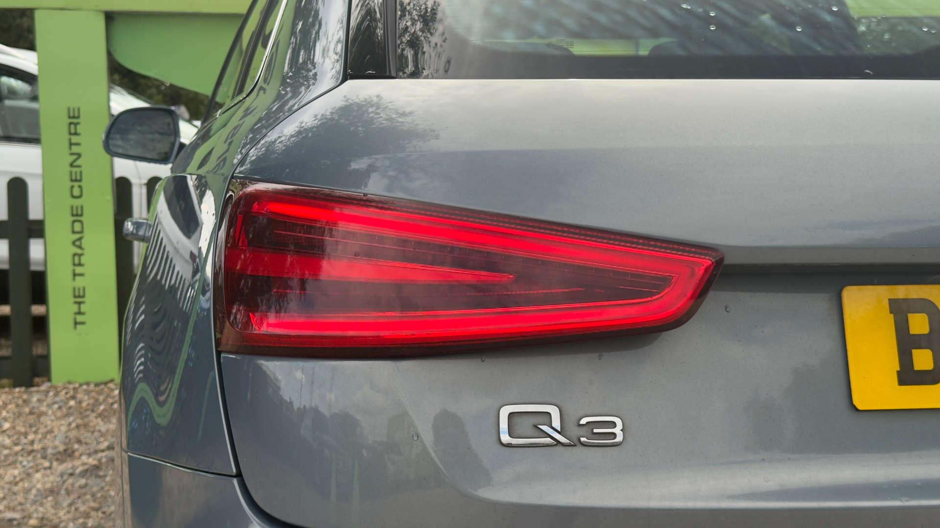 Audi Q3 view 44