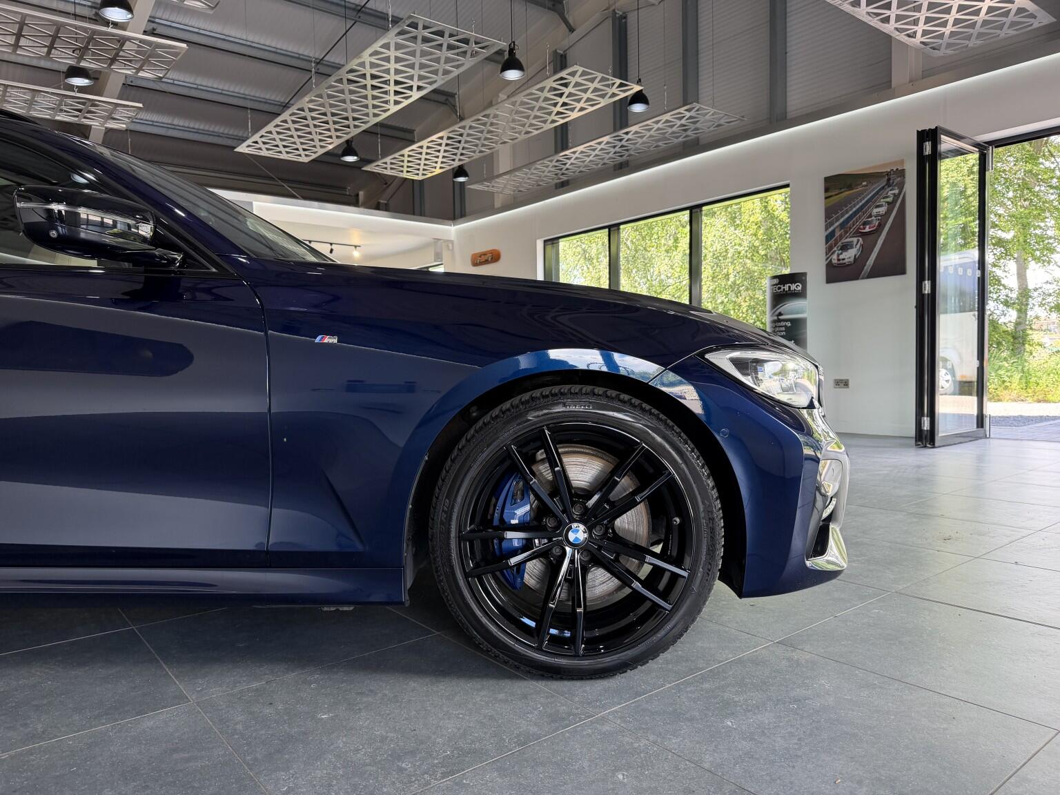 BMW 3 Series view 26