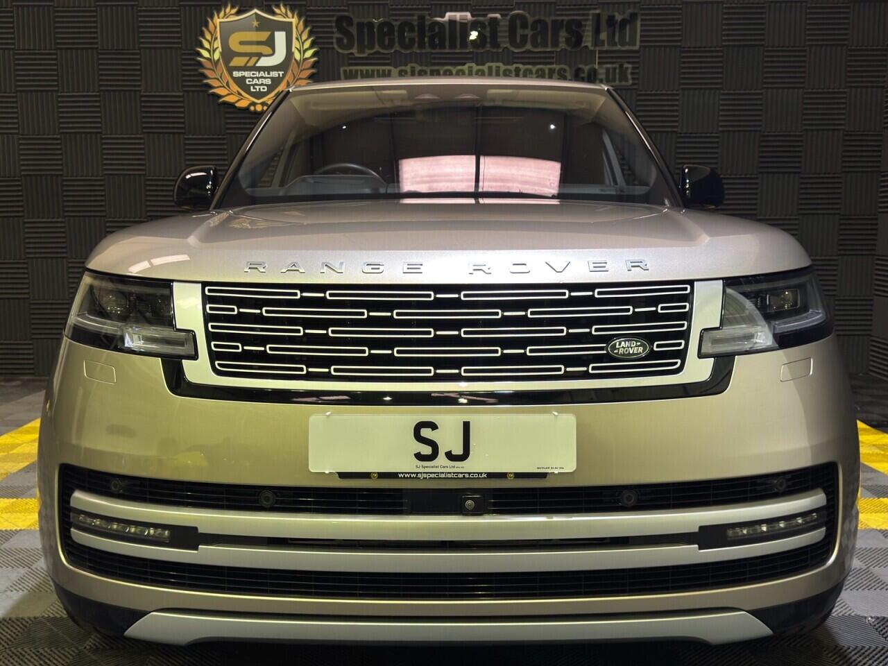 Land Rover Range Rover view 2
