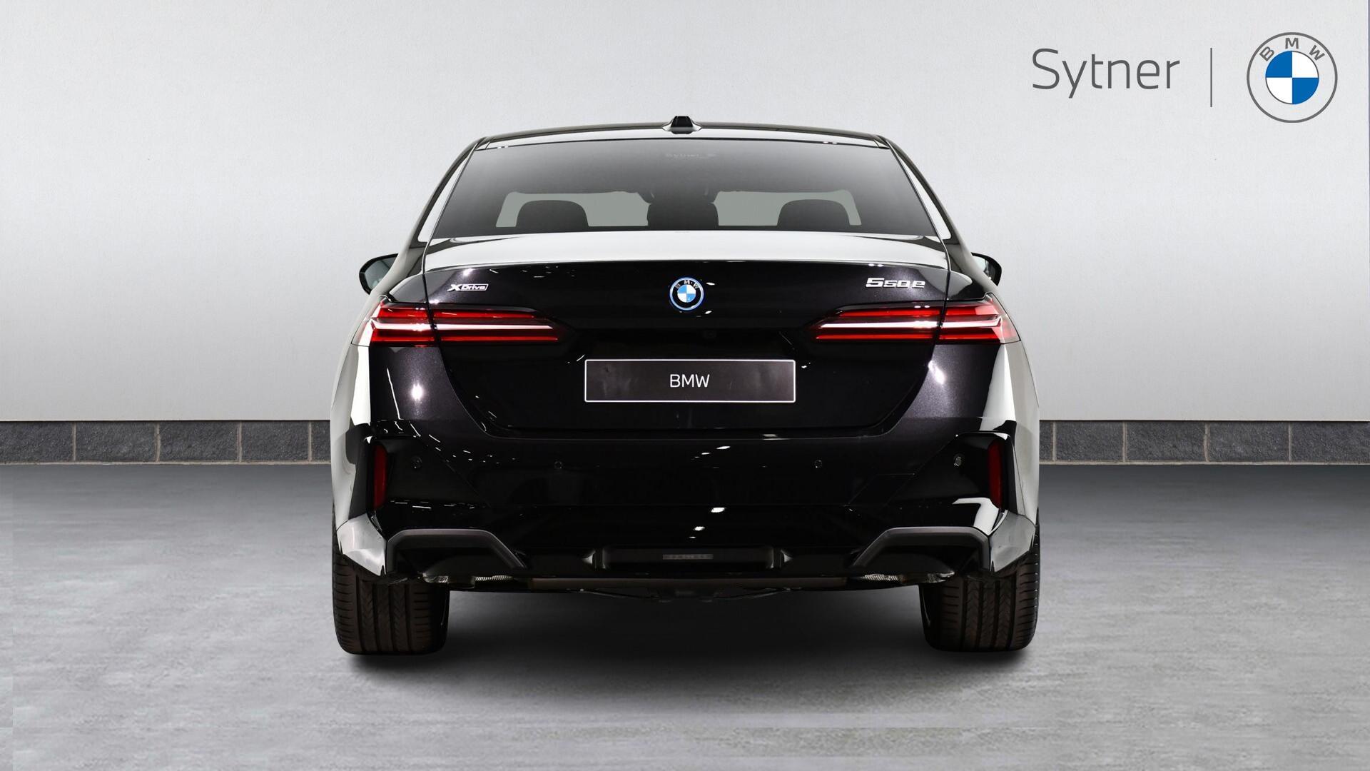 BMW 5 Series view 15