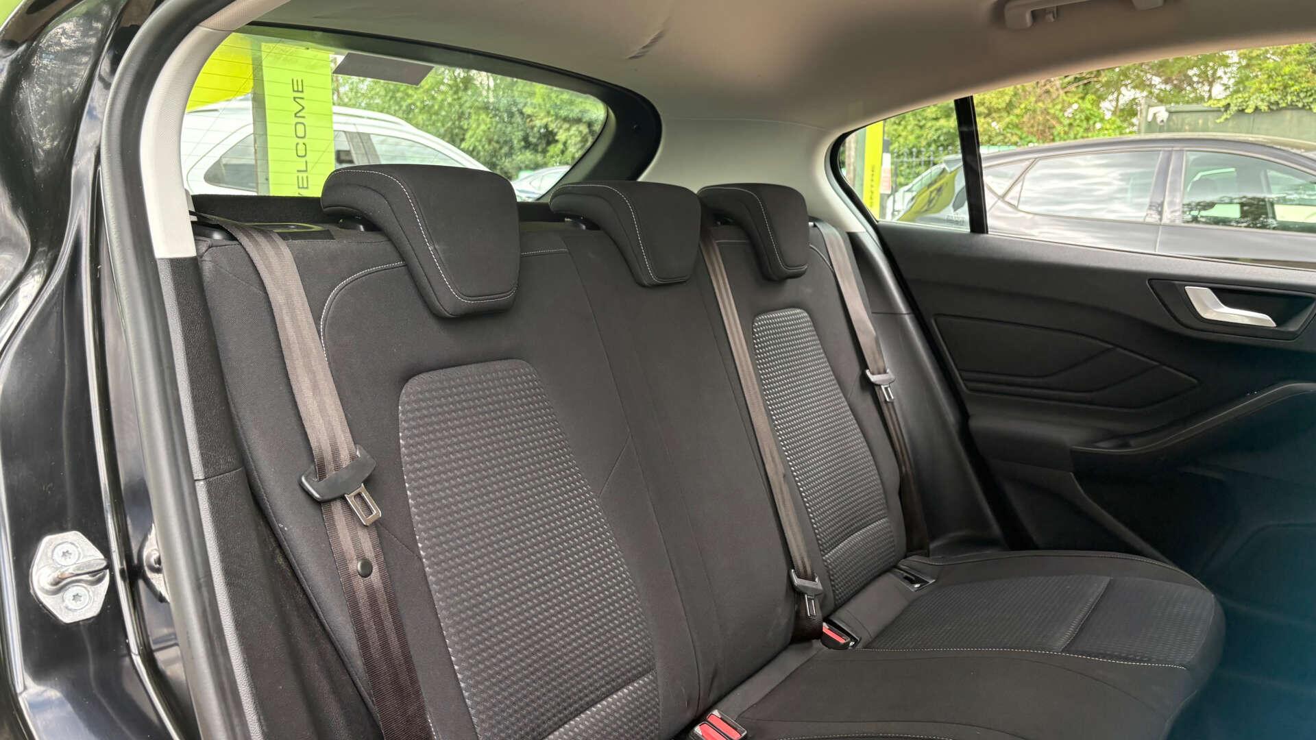 Ford Focus view 10