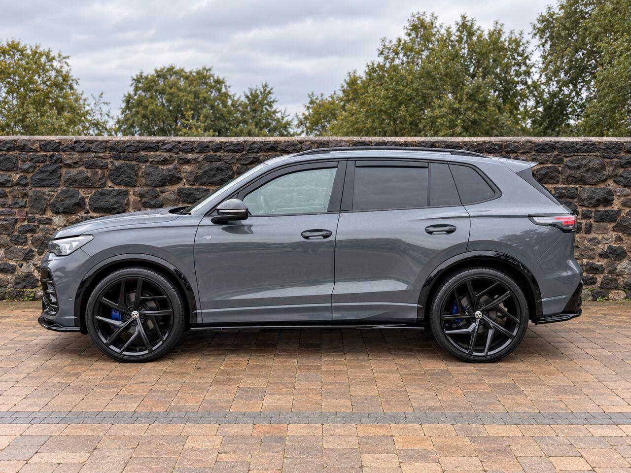 Volkswagen Tiguan view 3