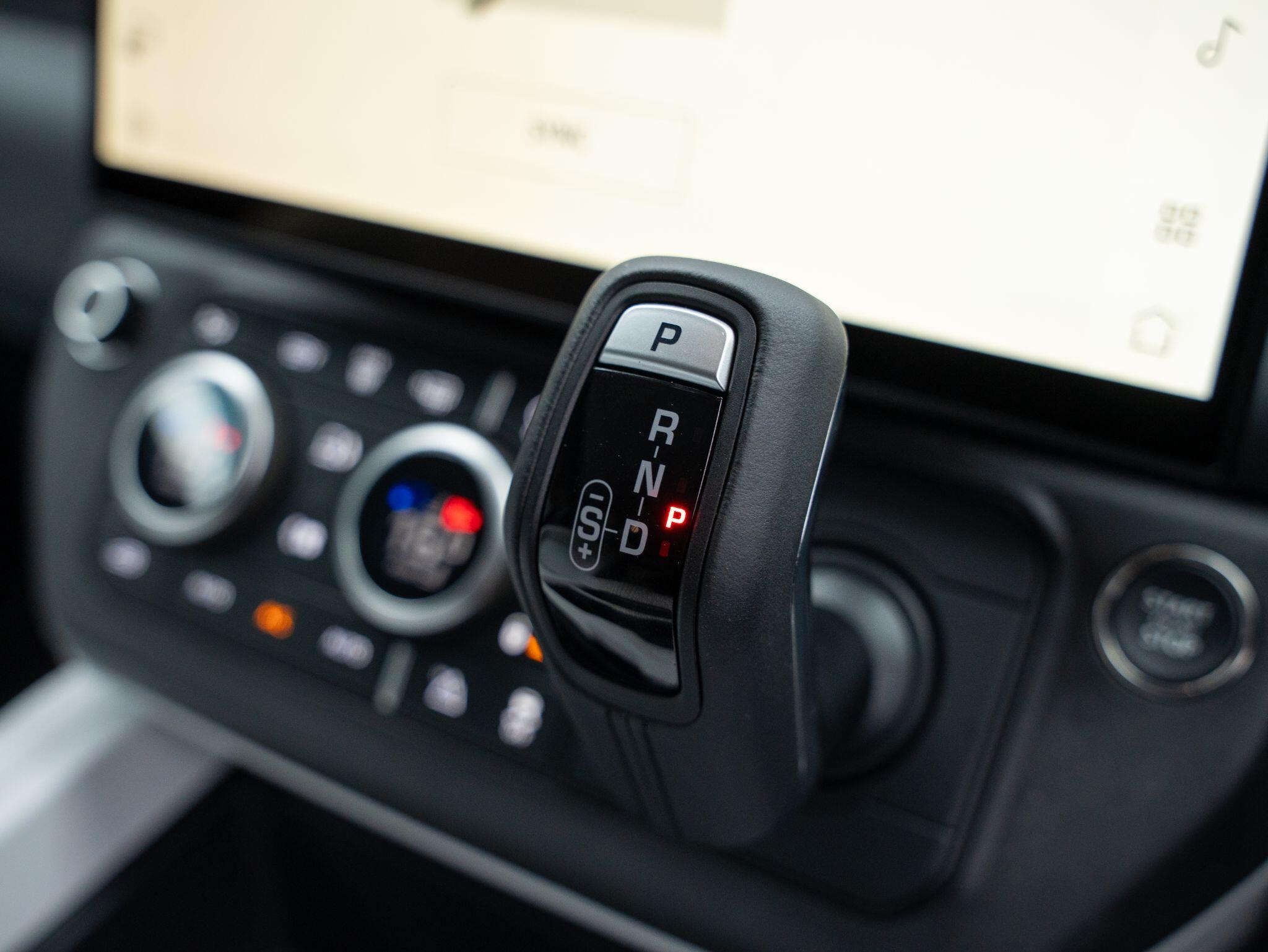 Land Rover Defender view 33