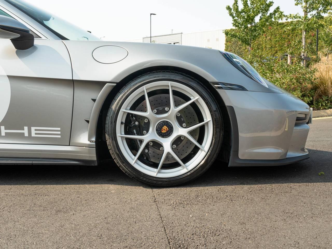 Porsche 911 view 16