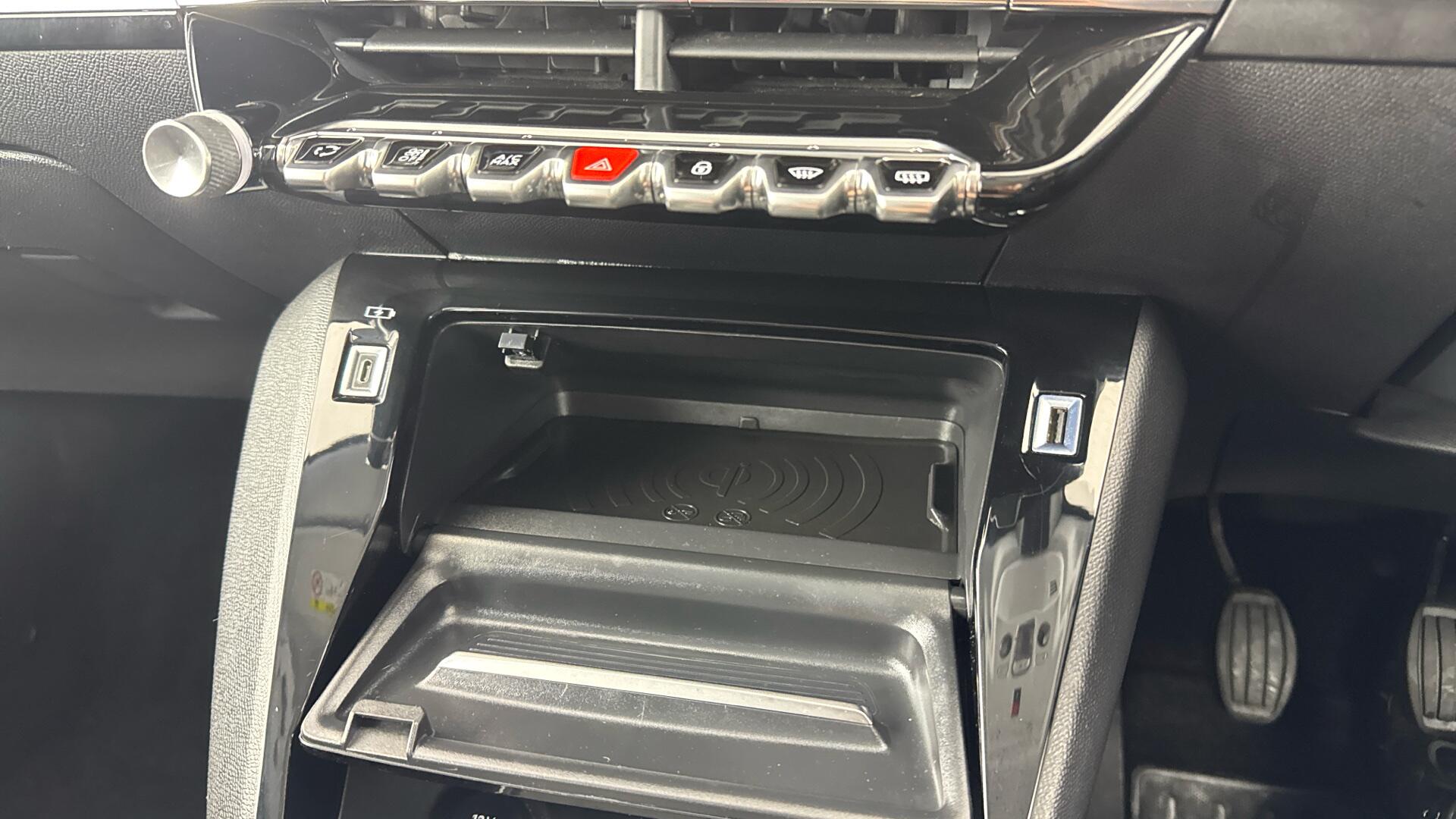 Peugeot 208 view 35