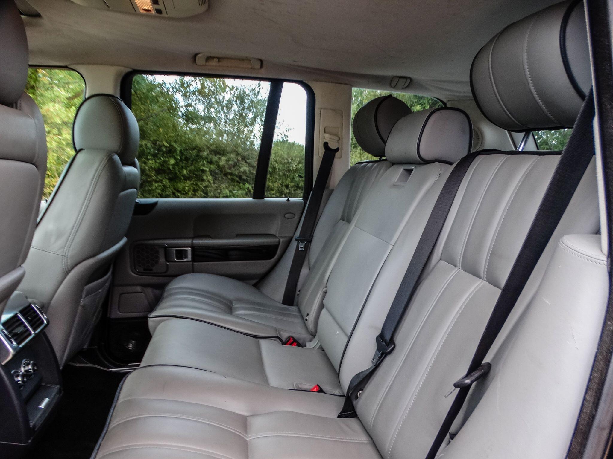 Land Rover Range Rover view 14
