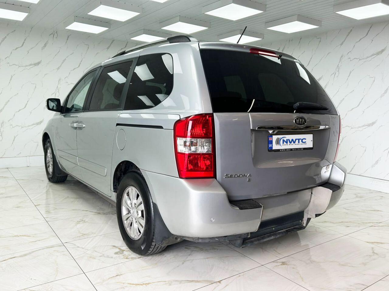 Kia Sedona view 8