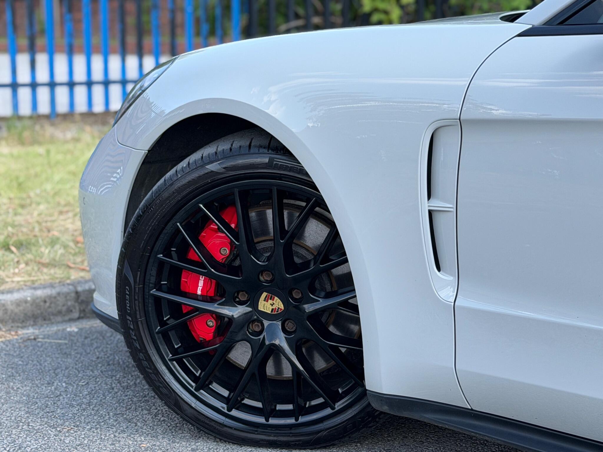 Porsche Panamera view 28