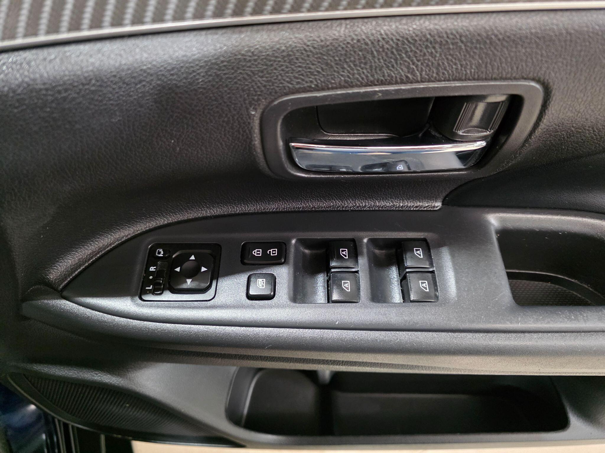 Mitsubishi Outlander view 13