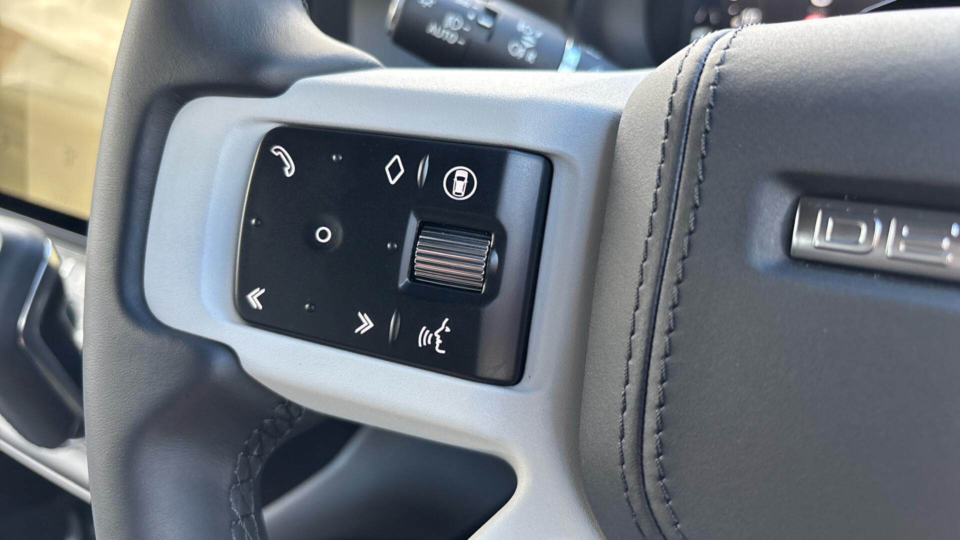 Land Rover Defender view 40