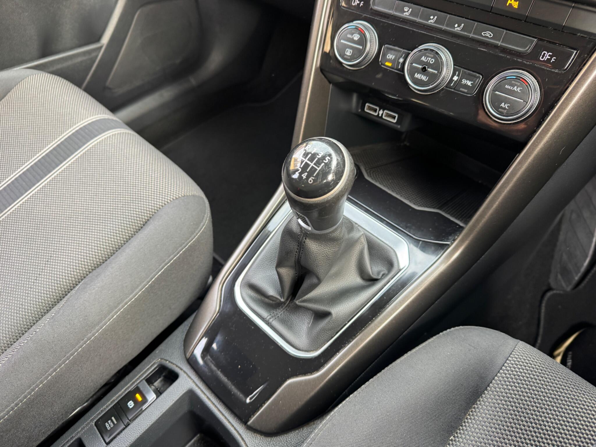 Volkswagen T-Roc view 26