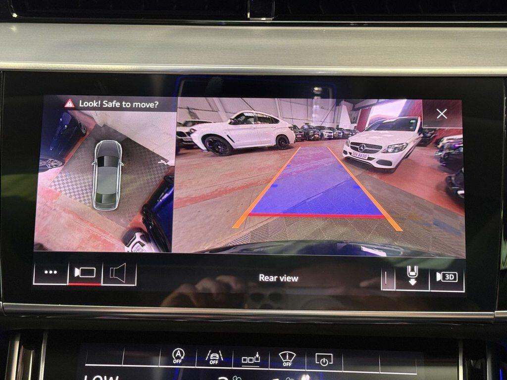 Audi A8 view 38