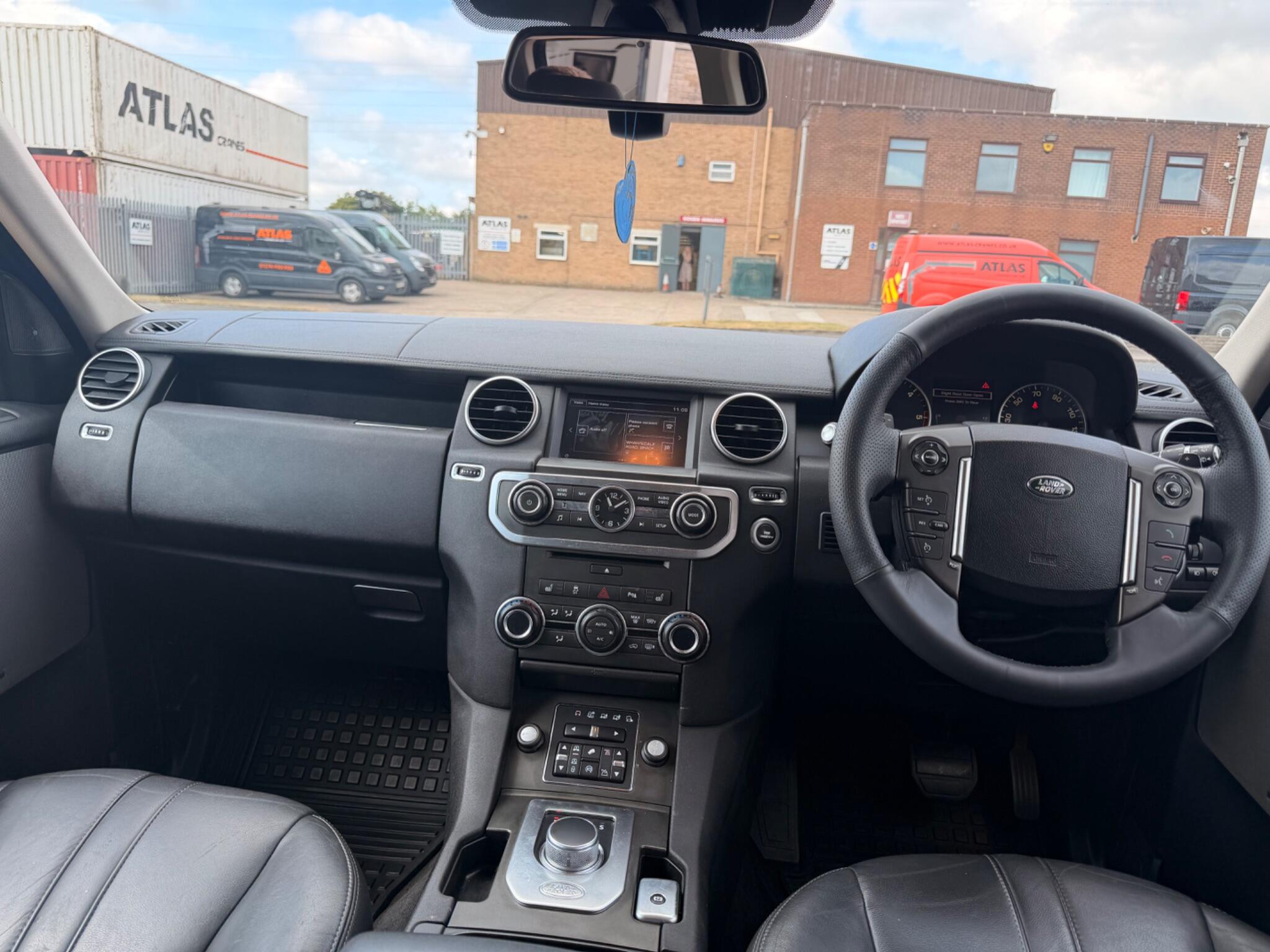 Land Rover Discovery view 21