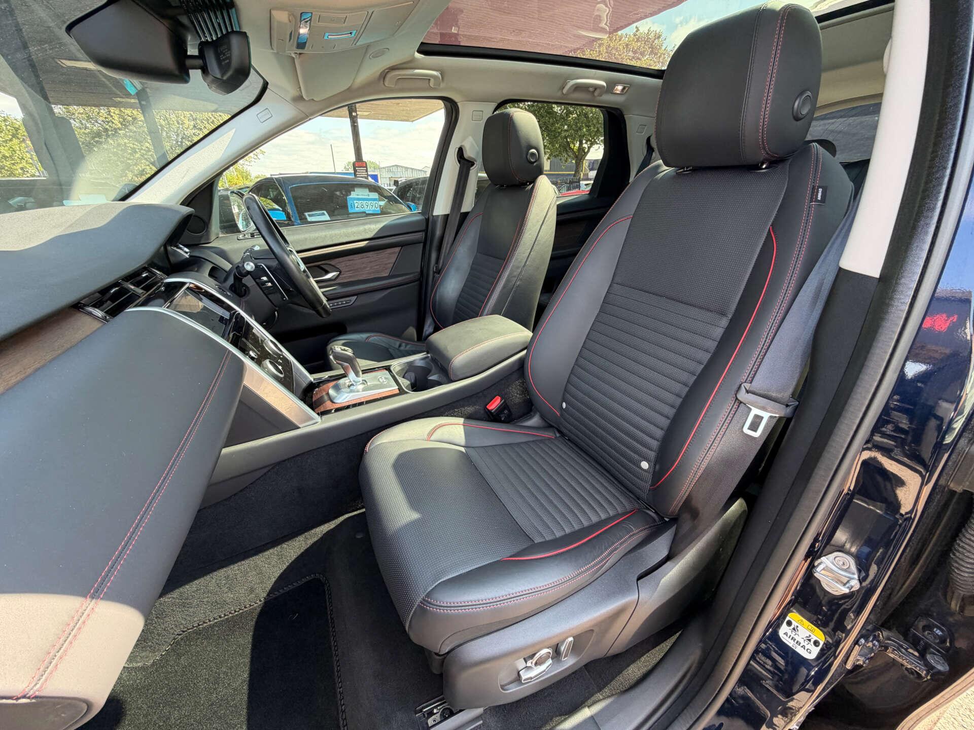 Land Rover Discovery Sport view 4