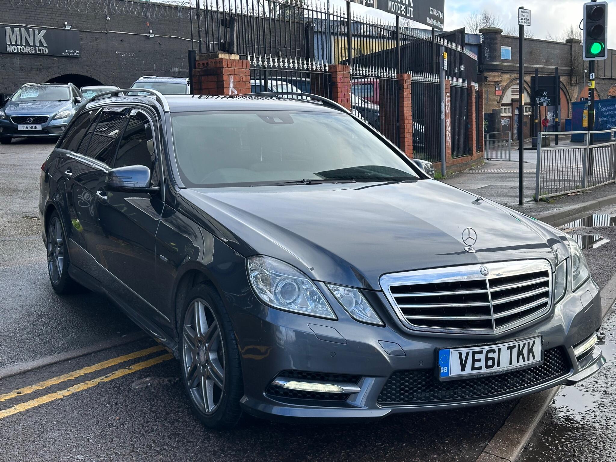 Mercedes-Benz E-Class view 3