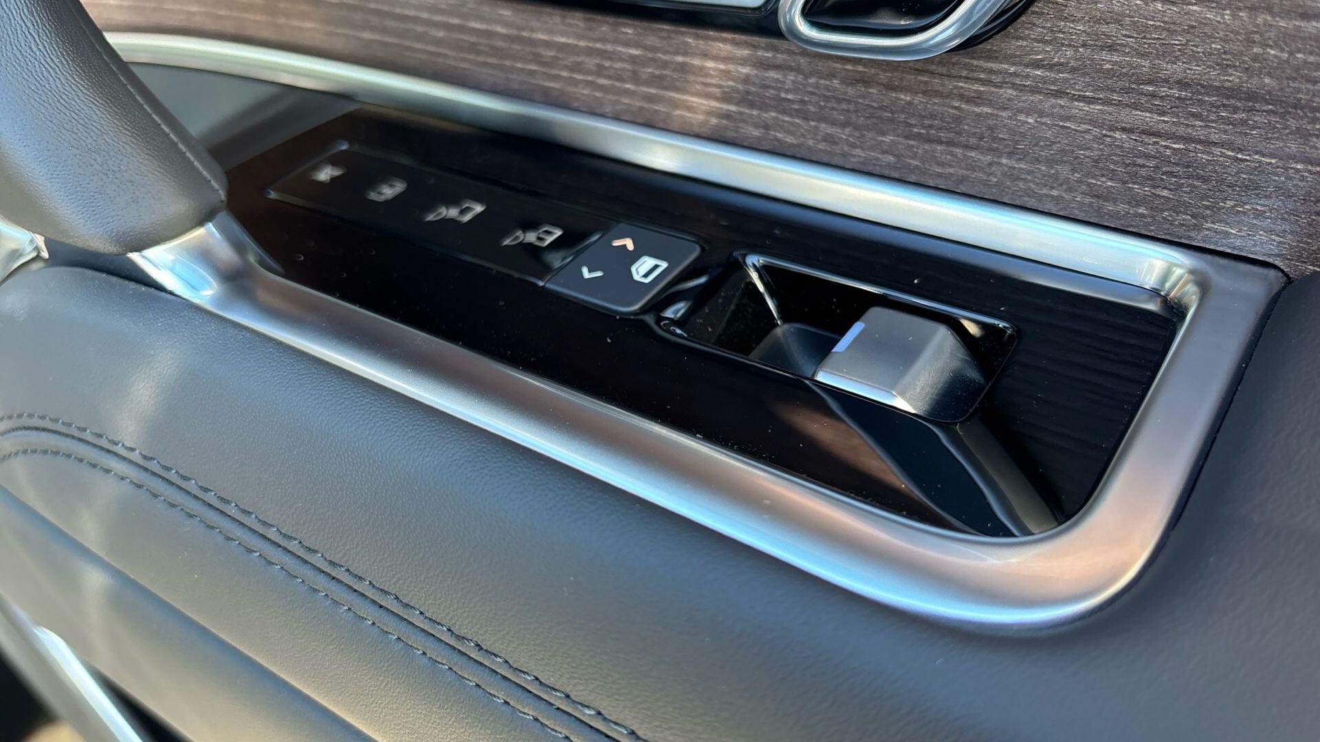 Land Rover Range Rover view 22