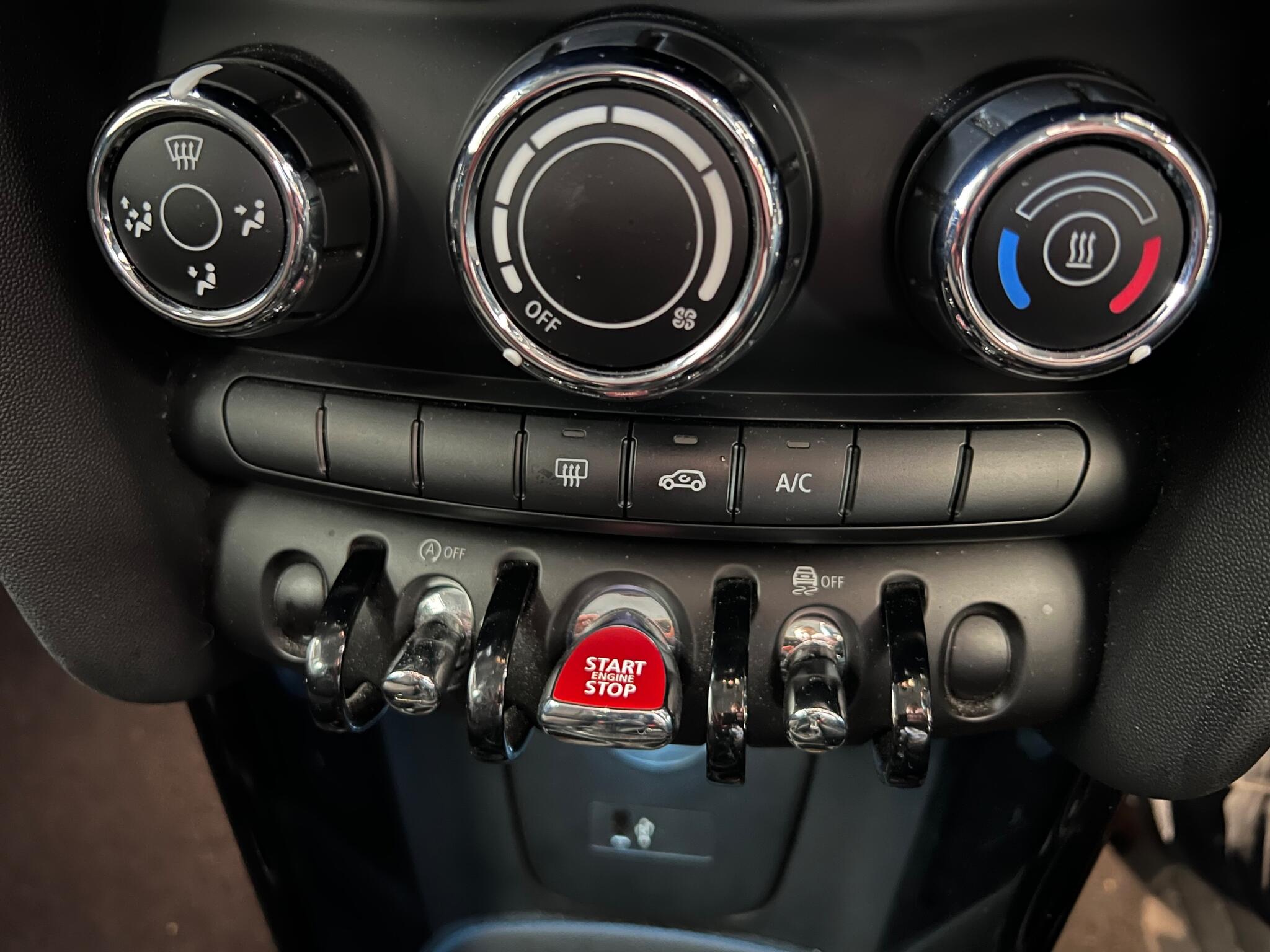 Mini Hatch view 26