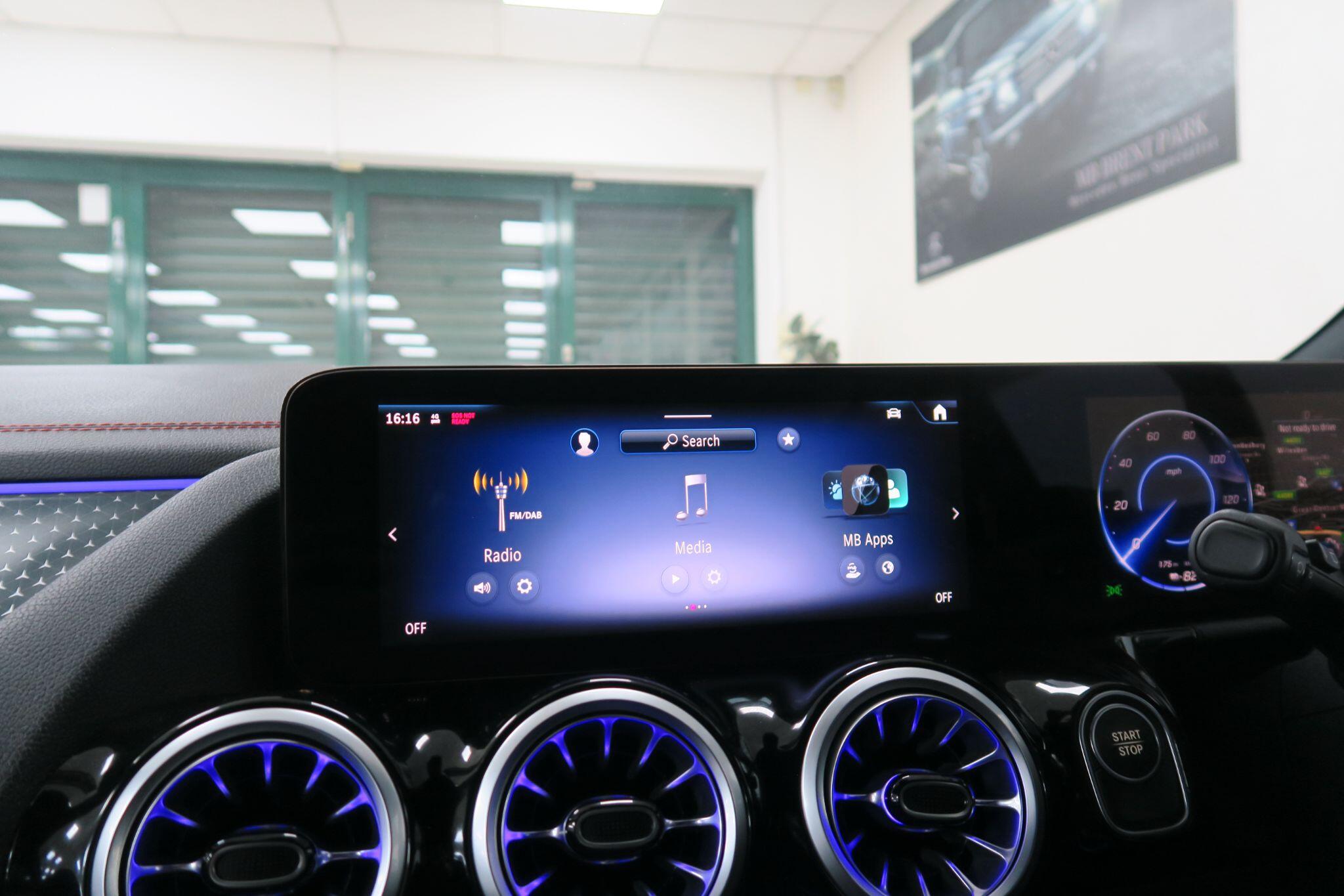 Mercedes-Benz EQA view 12