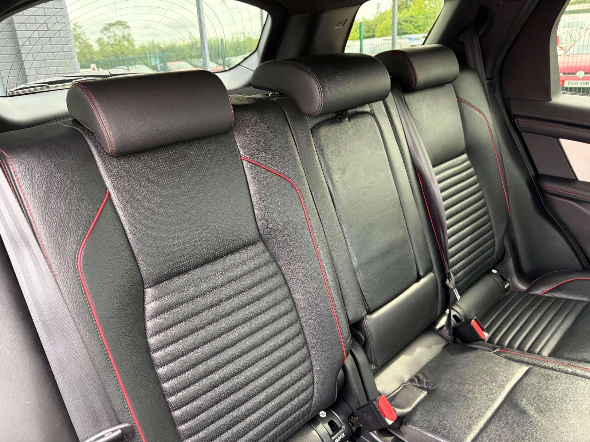Land Rover Discovery Sport view 31