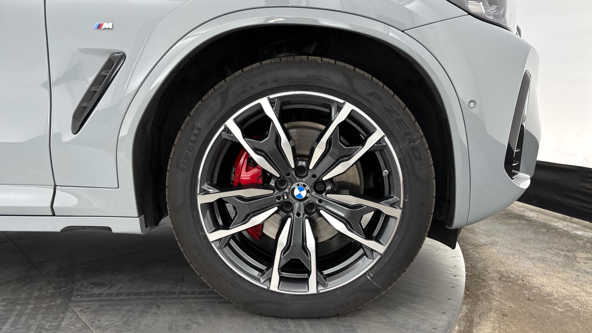 BMW X4 view 14