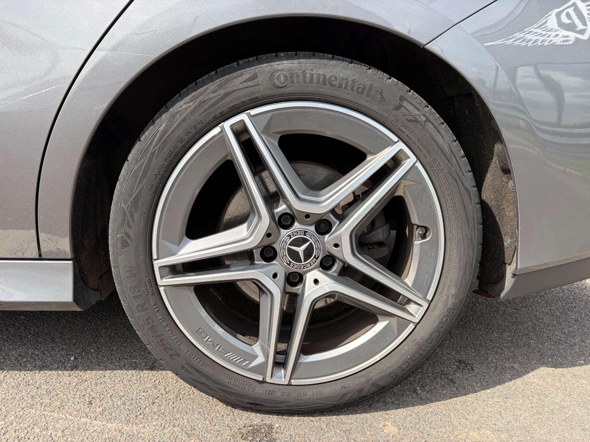 Mercedes-Benz Cla view 10
