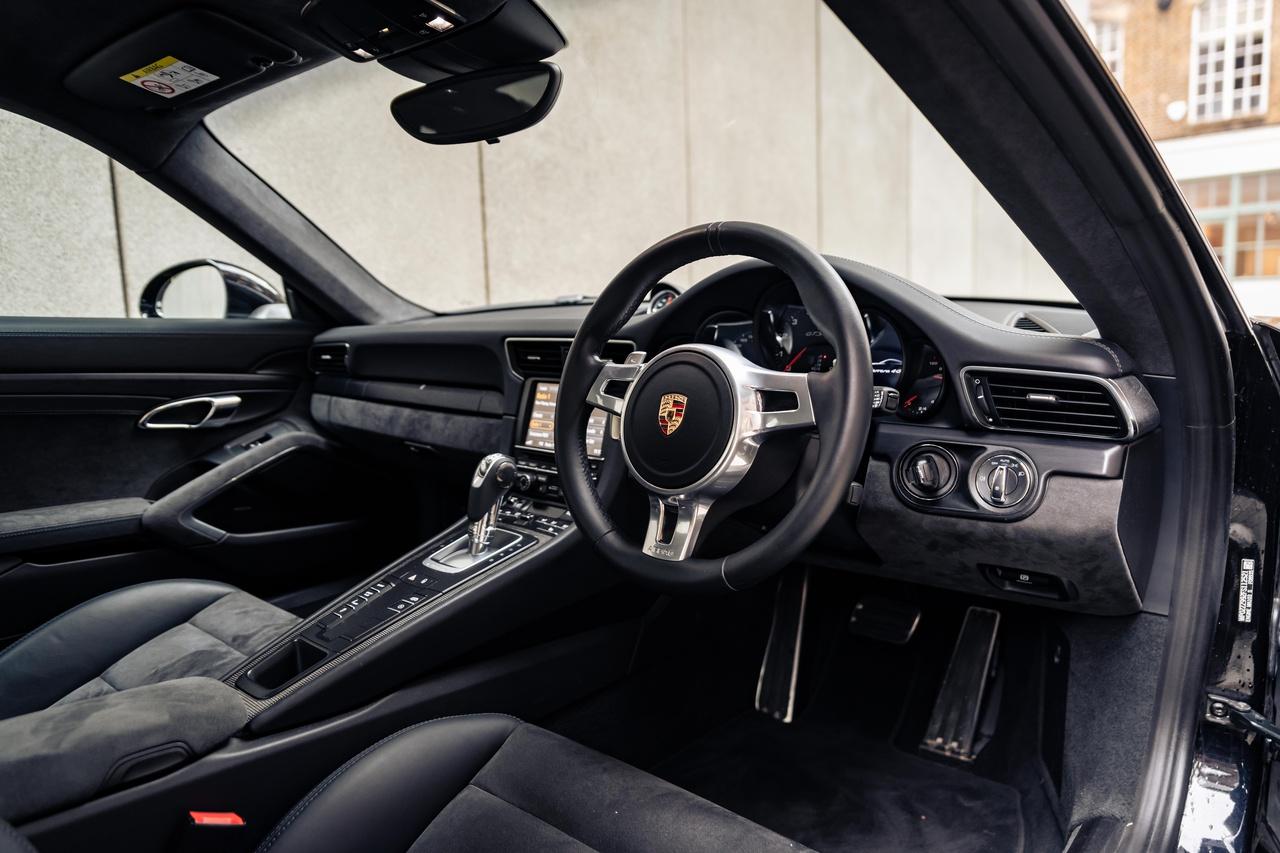 Porsche 911 view 14
