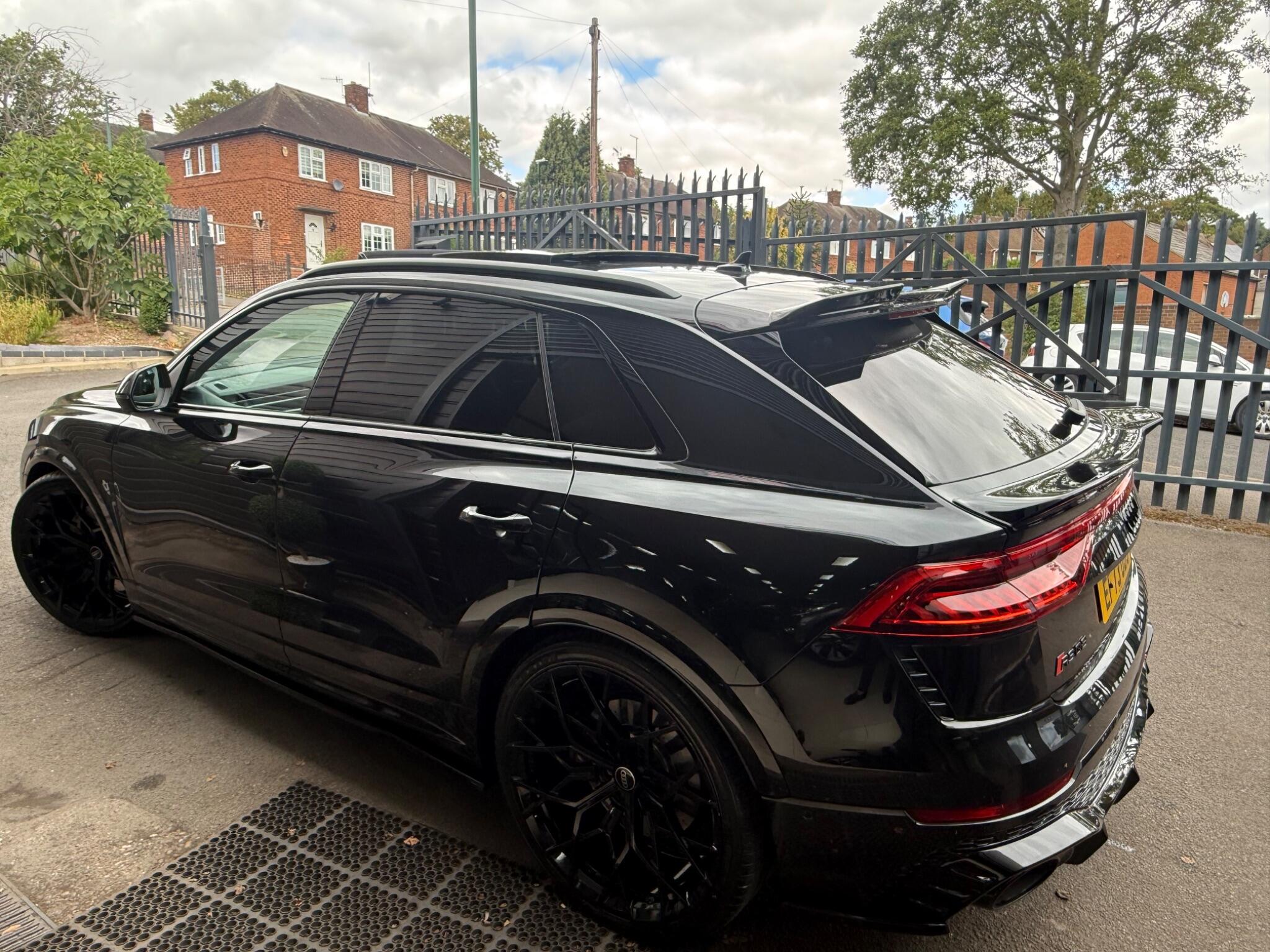 Audi RS Q8 view 11