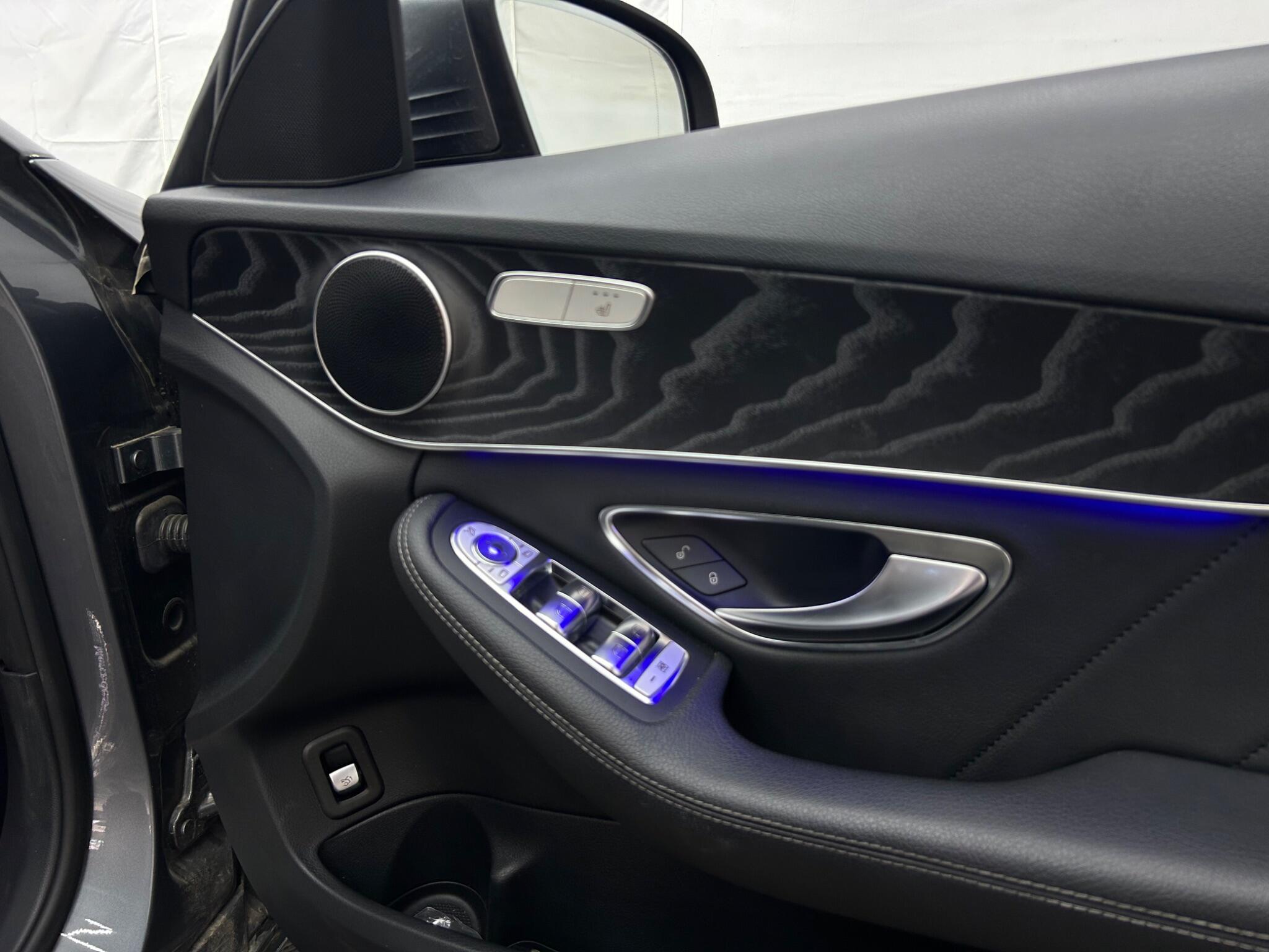 Mercedes-Benz C Class view 26